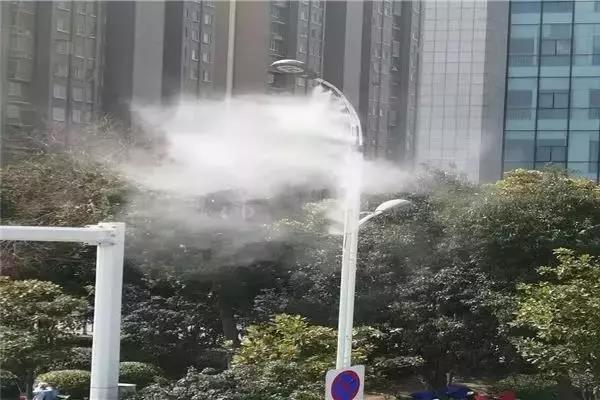 噴霧智慧路燈桿